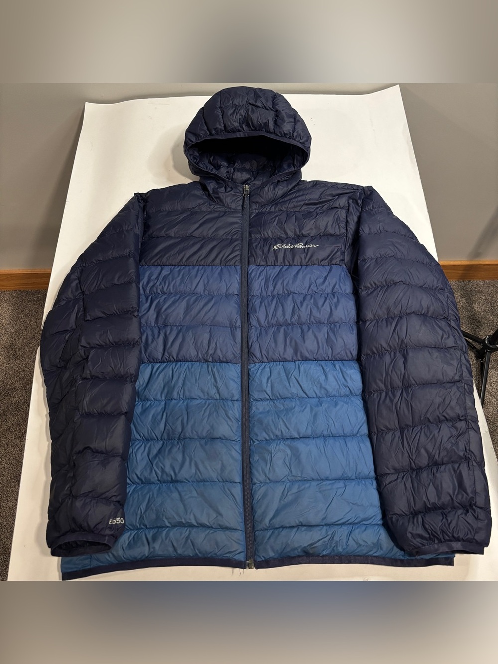 Men’s Medium Eddie Bauer CirrusLite Packable Hooded Down Jacket Hood Zip Up